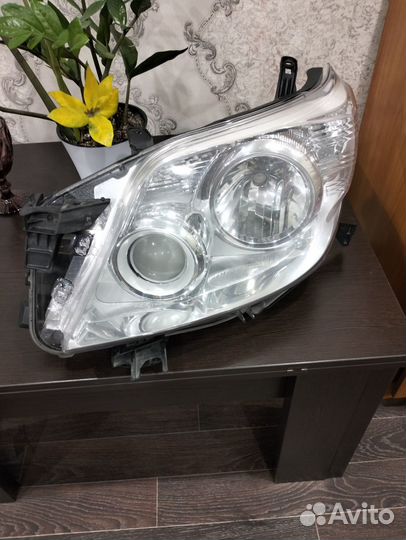 Фара левая Toyota Land Cruiser Prado 150