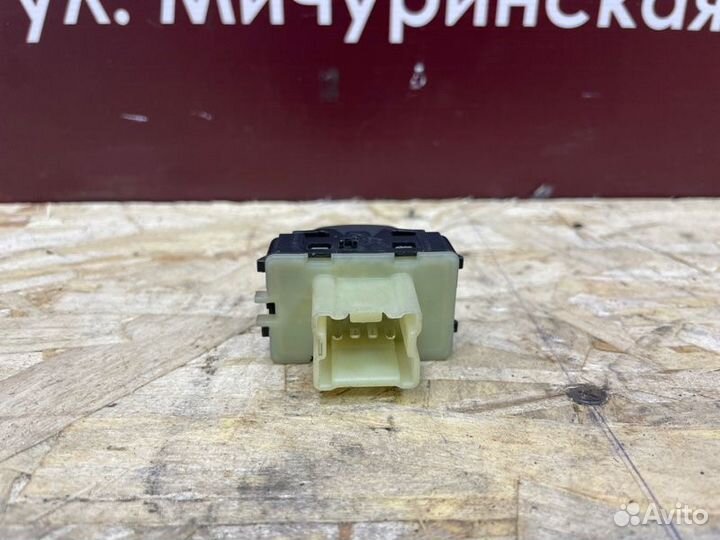 Кнопка стеклоподъемника Renault Logan