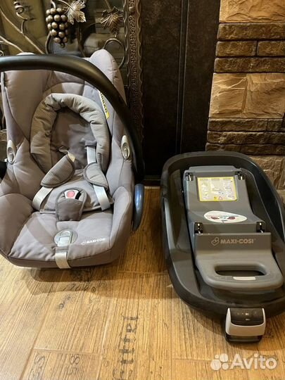 Автомобильное кресло Maxi Cosy с базой isofix