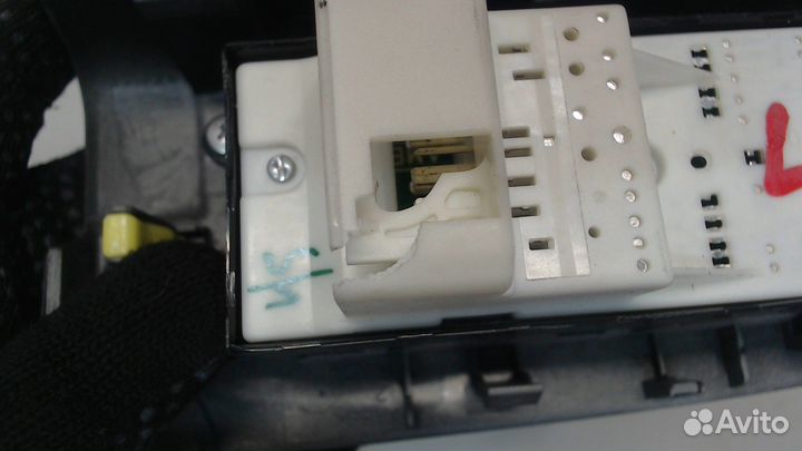 Кнопка стеклоподъемника Toyota Sequoia 2008, 2008