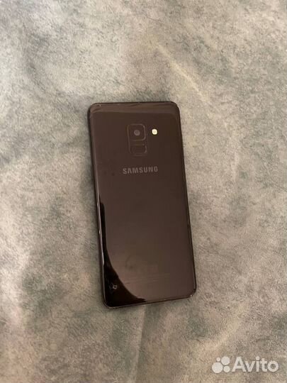 Samsung Galaxy A8 (2018), 4/32 ГБ