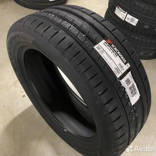 Yokohama Advan Sport V107 265/45 R20