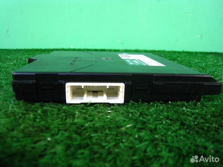 Блок электронный Toyota Yaris P13 2015