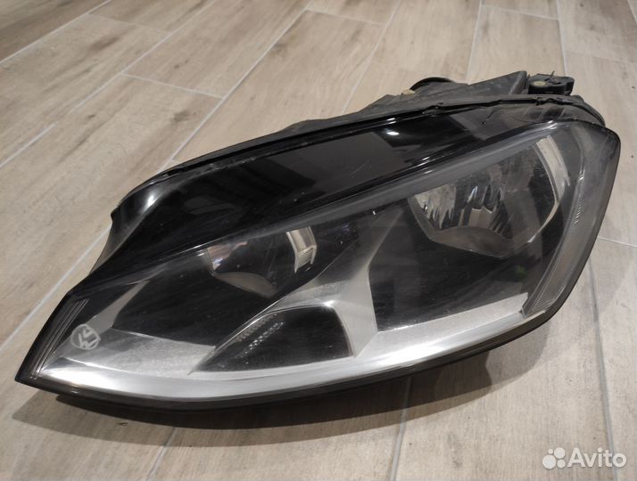 Фара битая левая Volkswagen Golf 2013