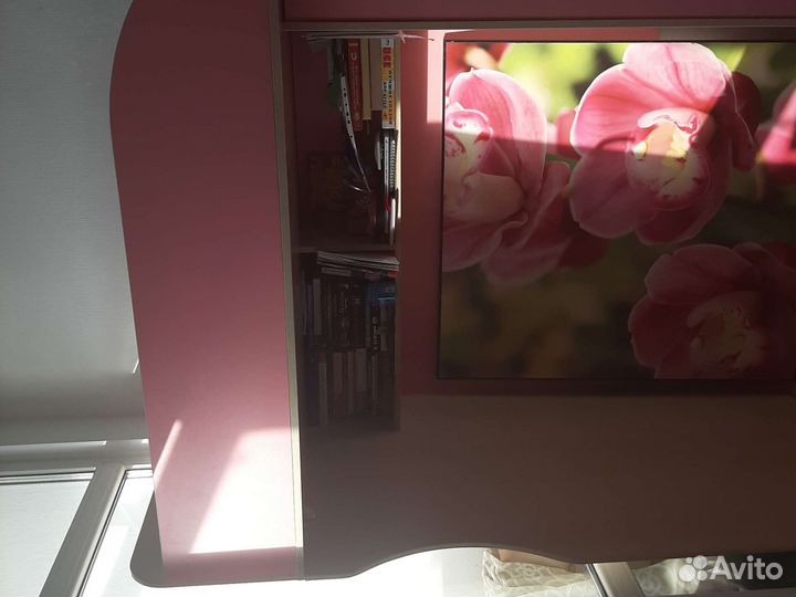 Стол,кровать,шкаф,матрас с чехлом