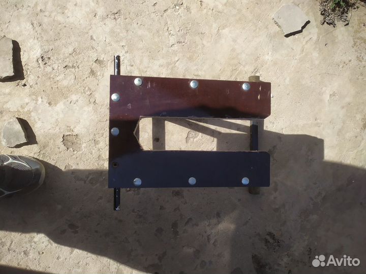 Тележка - подставка для лодочного мотора