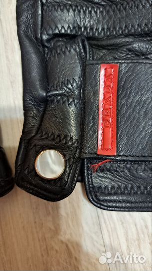 Перчатки женские Prada