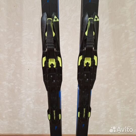 Продам лыжи salomon с креплениями fischer