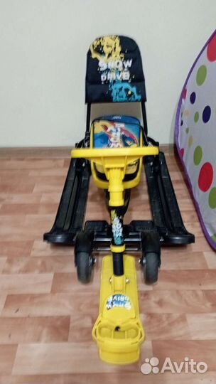 Детский снегокат с колесами и ручкой