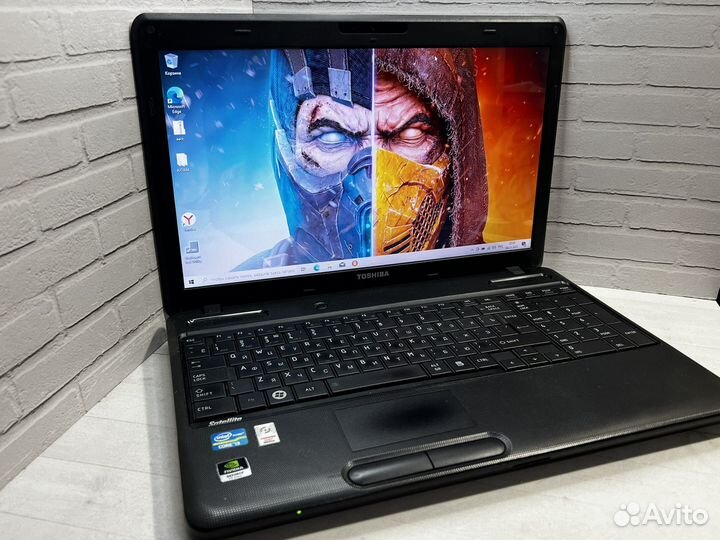 Игровой ноутбук Toshiba core i3/SSD/525m