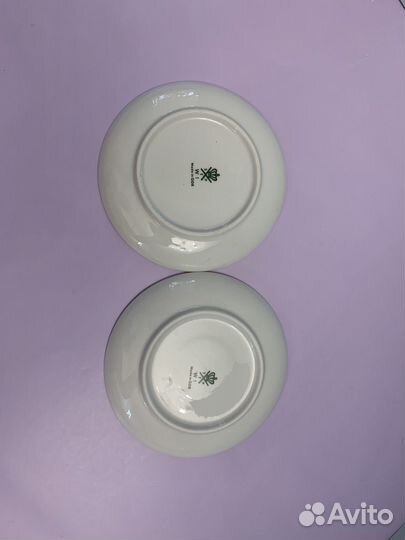 Блюдце от чайного сервиза ГДР с цикламенами