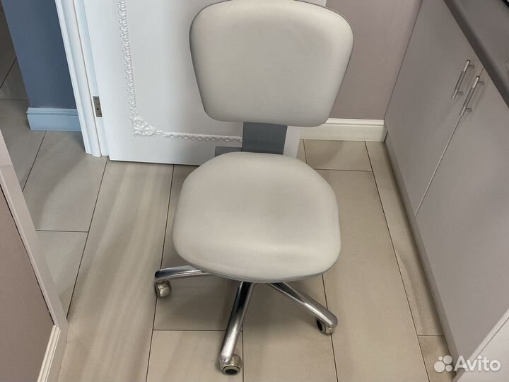 Стул мастера педикюра маникюра