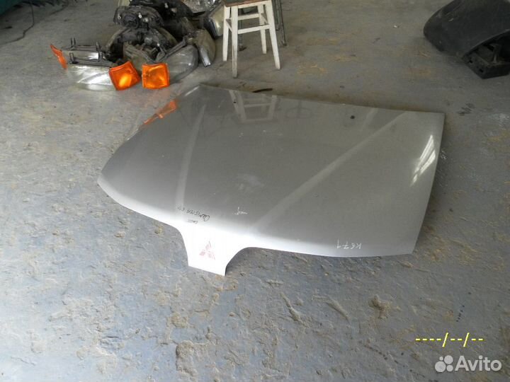 Капот Mitsubishi Carisma 1 рестайлиг светлый