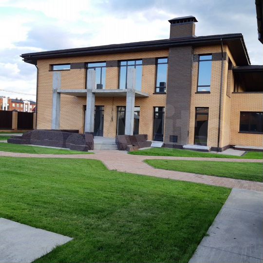 Коттедж 721,6 м² на участке 15,3 сот.