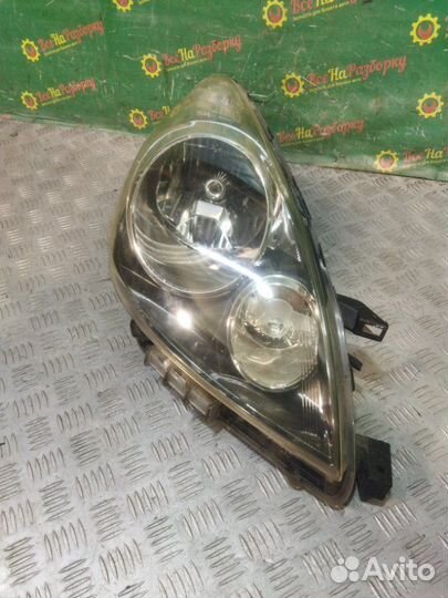 Фара правая Nissan Note E11 2010