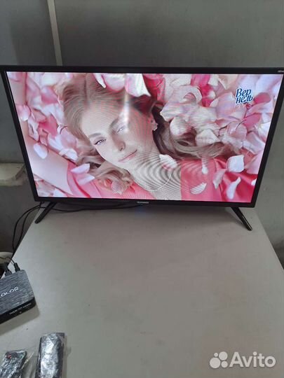 Телевизор smart tv Telefunken 32 дюйма