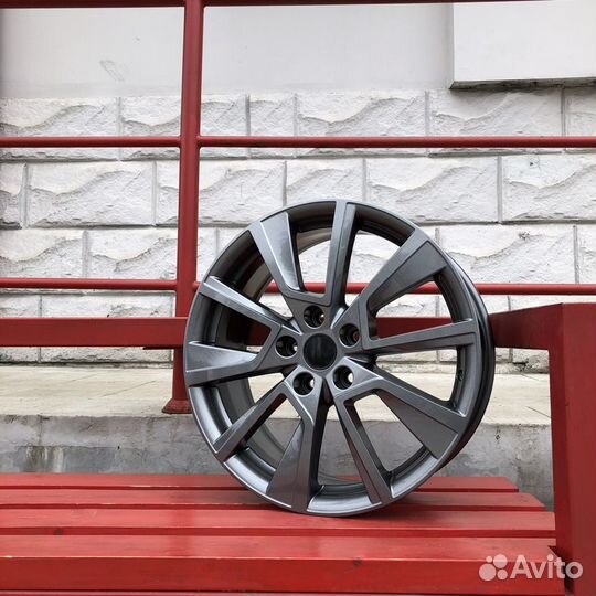 Литой диск R18 5*114.3 D67.1 ET49 7.0J Gray