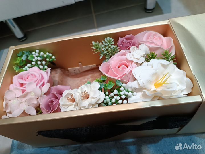 Цветы из мыла и свеча