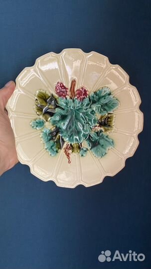 Антикварная майолика тарелка виноград