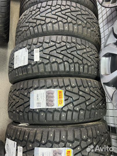 Pirelli Ice Zero 235/55 R17 103T