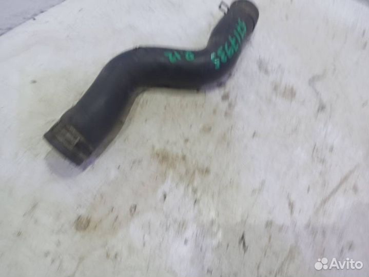 Патрубок системы охлаждения 21501AU400