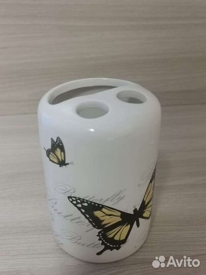 Удобная подставка для зубных щёток и пасты