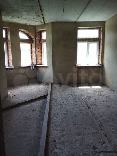 Коттедж 700 м² на участке 20 сот.