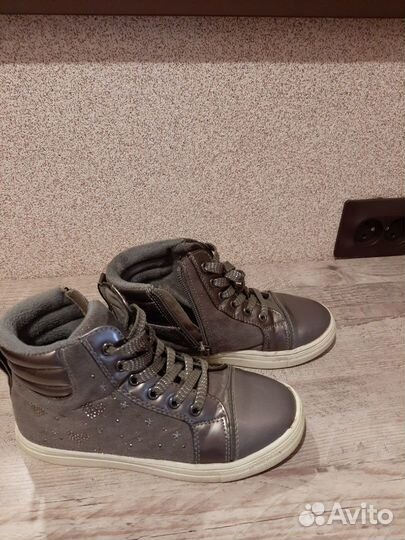 Продам ботинки для девочки 7-8 лет