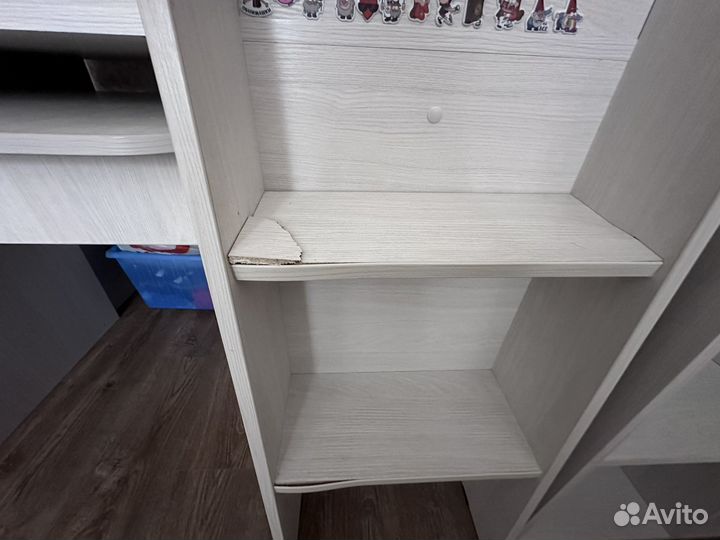 Детская кровать чердак со столом и шкафом