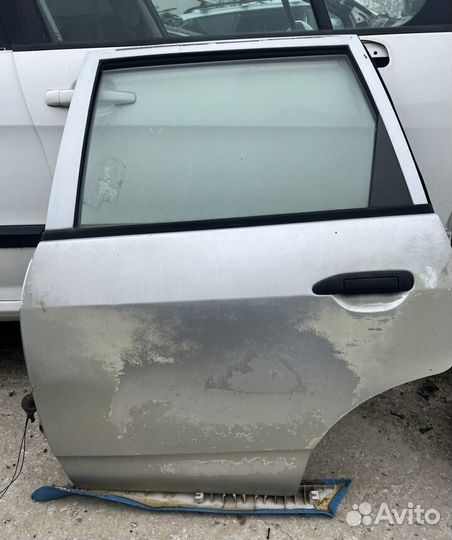 Дверь задняя Nissan Ad y11