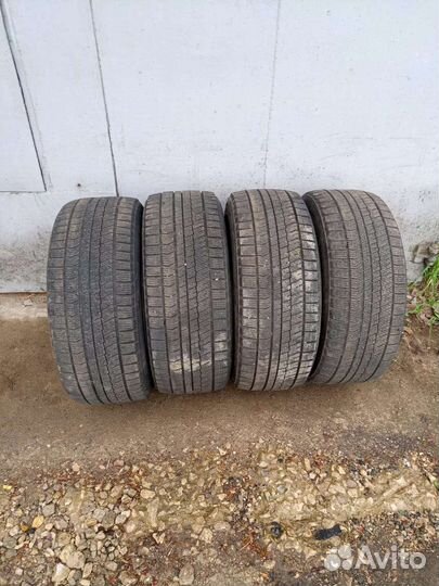 Bridgestone Blizzak Ice 235/45 R17 94S