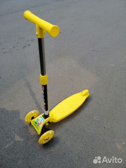 Самокат детский трехколесный новый