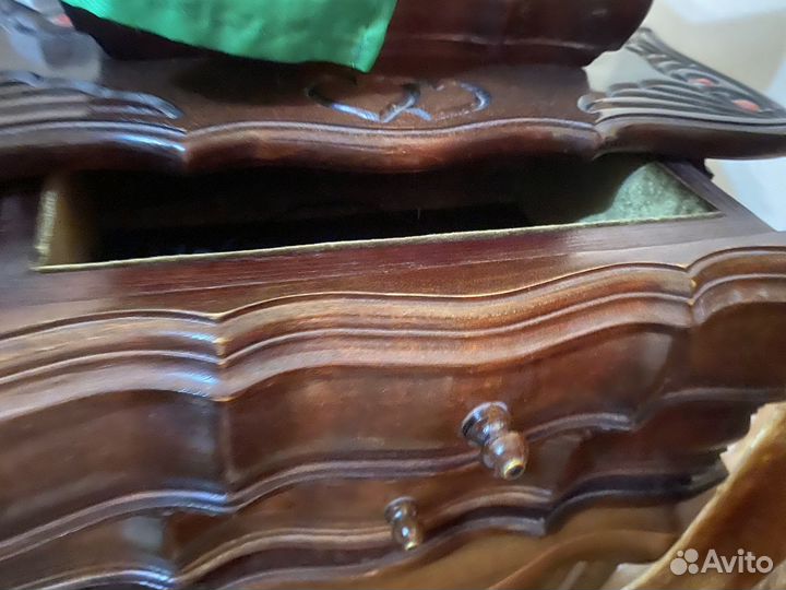 Деревянная шкатулка