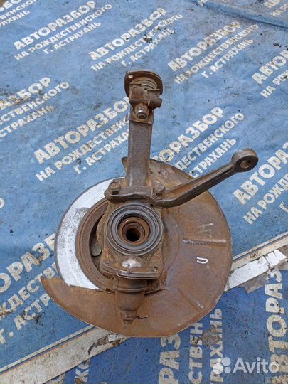 Передний правый поворотный кулак Ваз Нива 2121
