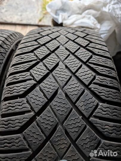 Continental ContiVikingContact 7 235/55 R18 104T