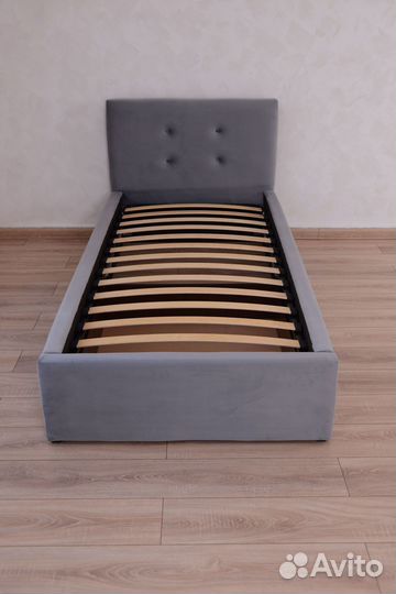 Кровать односпальная 90х200 в сером велюре Роза