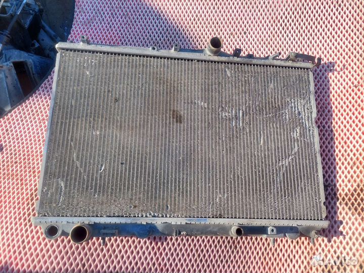 Радиатор охлаждения Mitsubishi Carisma