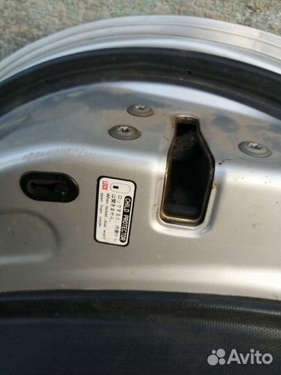 Задняя дверь Toyota ist