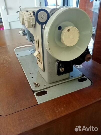 Швейная машина Чайка 3