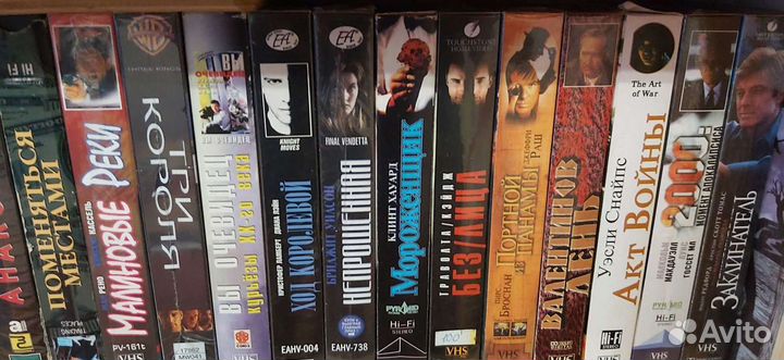 Видеокассеты с фильмами 100 шт