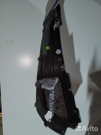 Держатель задней полки задняя левая Peugeot 3008