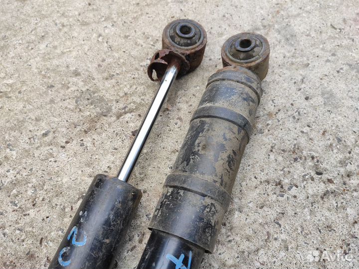 Амортизаторы задние на Opel Combo Meriva A