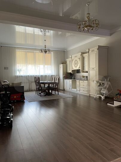 Дом 200 м² на участке 2 сот.