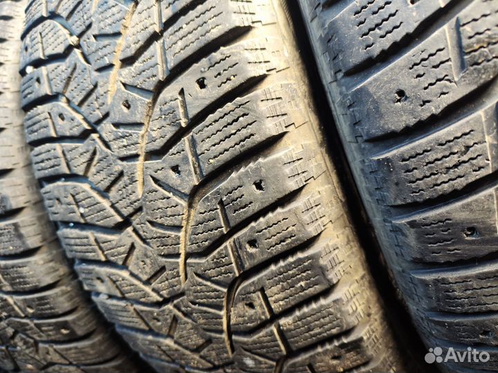 Bridgestone Blizzak Spike-02 215/55 R17 98T