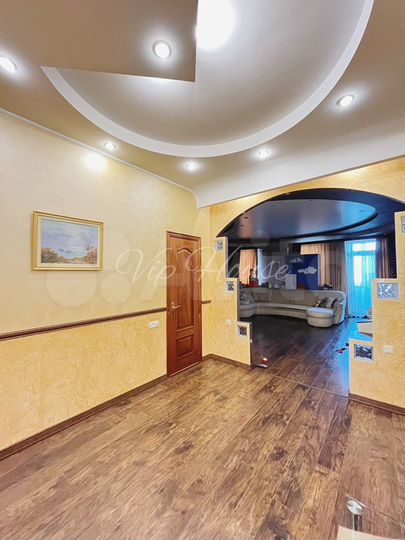 4-к. квартира, 135 м², 4/4 эт.