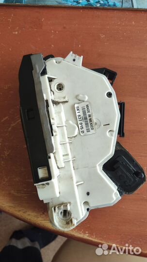 Замок передней правой двери volkswagen jetta 6