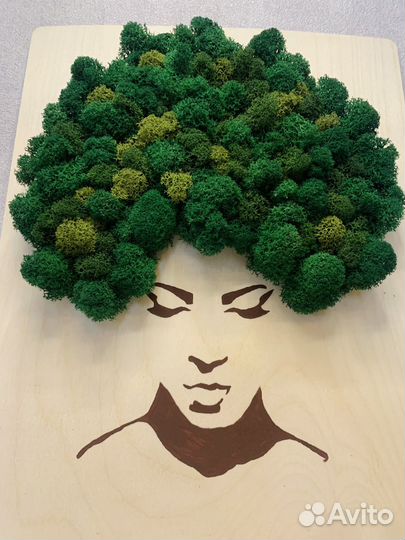 Картина «Девушка» из мха 29*42 см