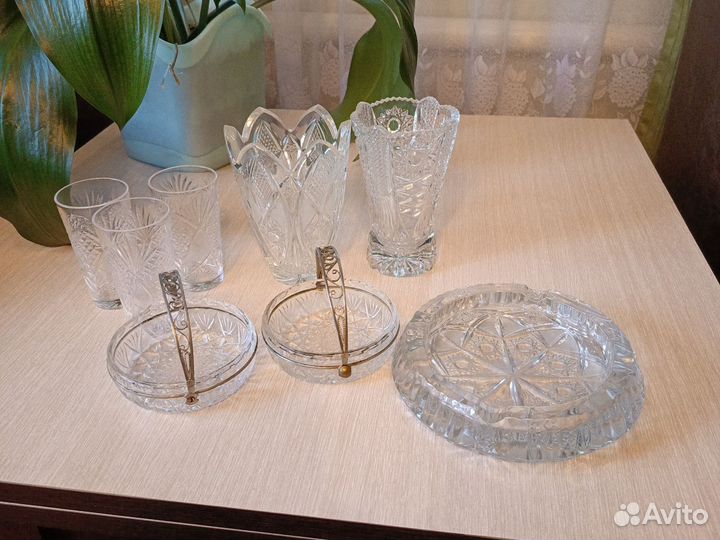 Вазы для цветов, стаканы, пепельница