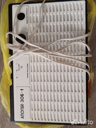 Приёмник трехпрограмный апогей 306-1