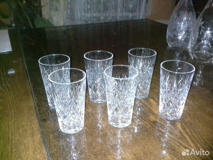 Хрустальные графины и стопки